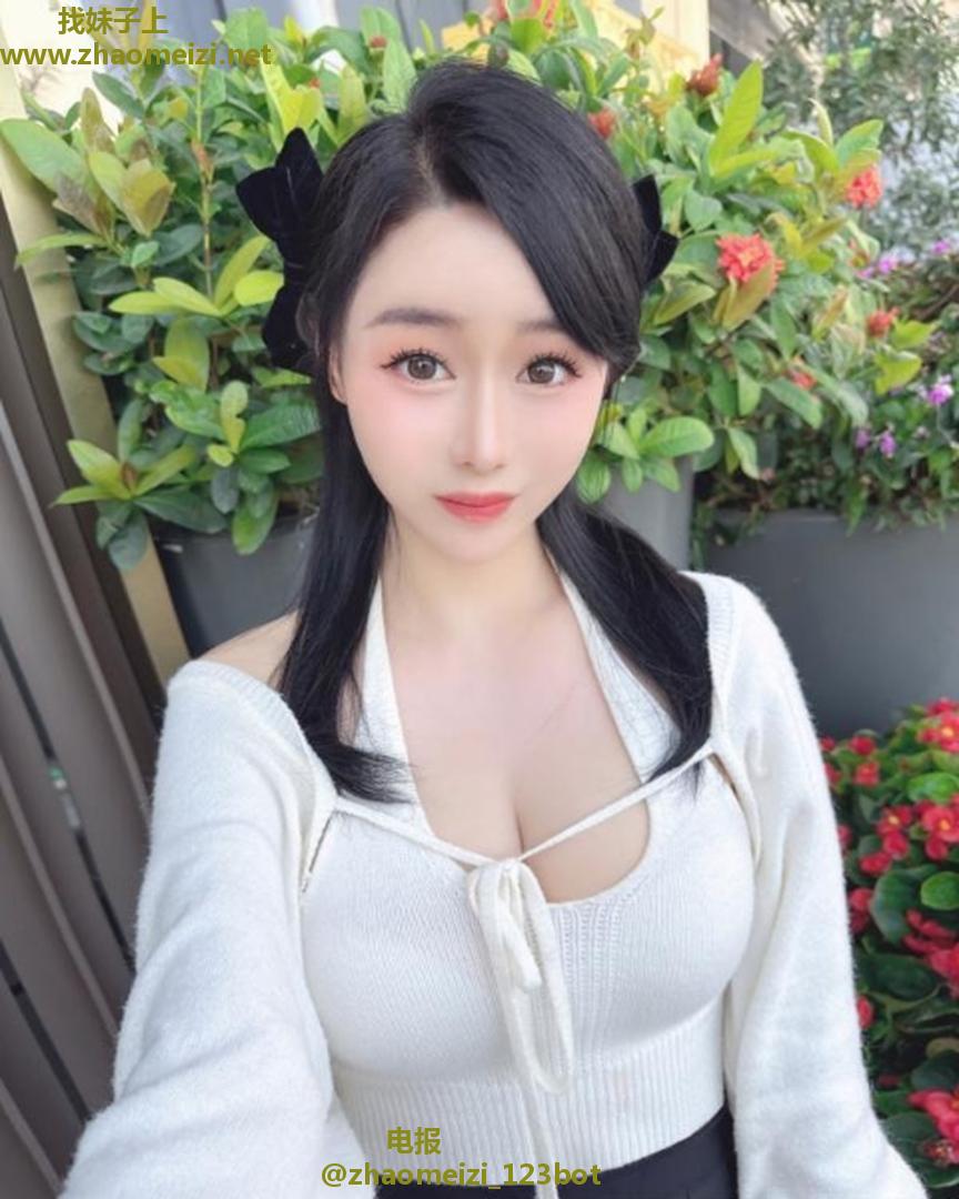 妩媚佳人粉嫩诱人