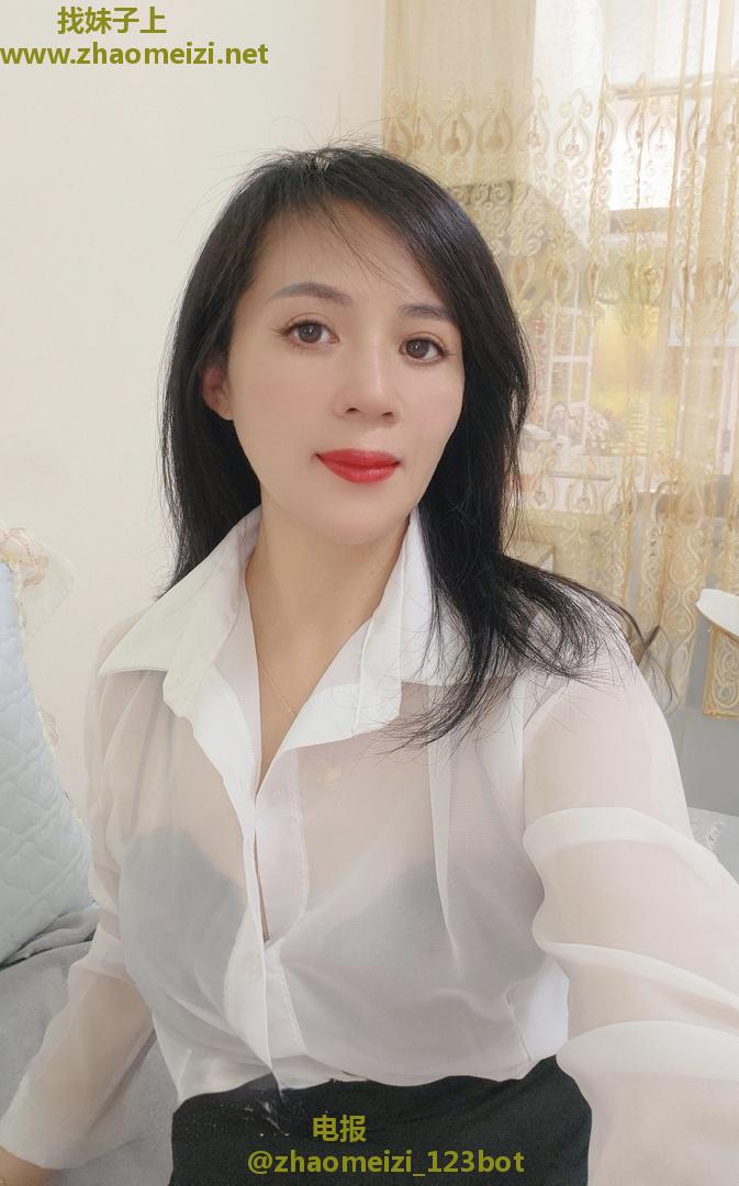 宝安风情美妇小露艺