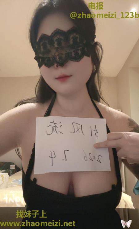 大胸闷骚喷水微胖妹妹