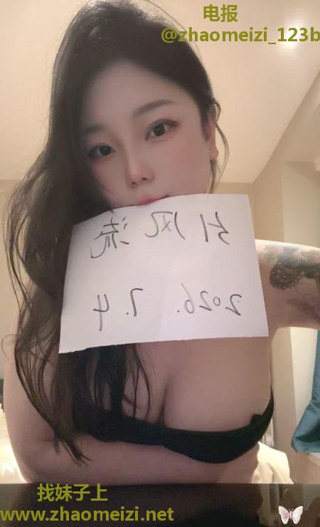 大胸闷骚喷水微胖妹妹