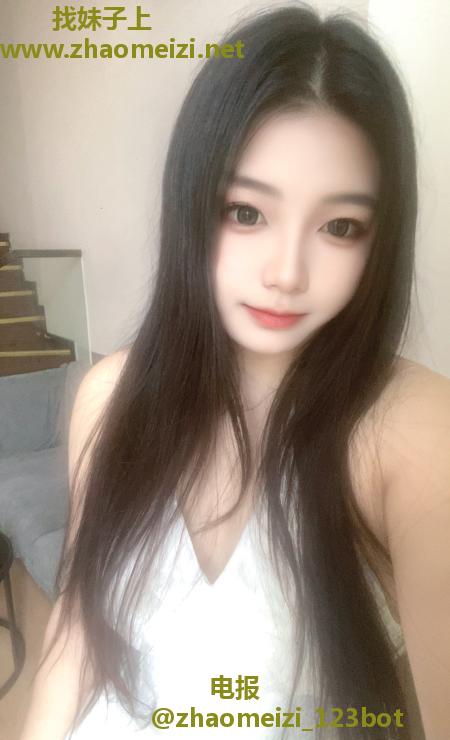 黄埔翘臀妹子