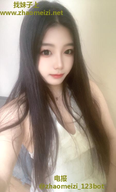 黄埔翘臀妹子