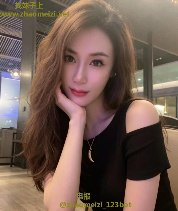 长腿巨奶美少妇