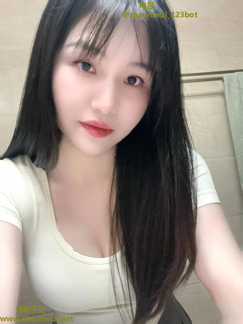 肥臀大奶美女