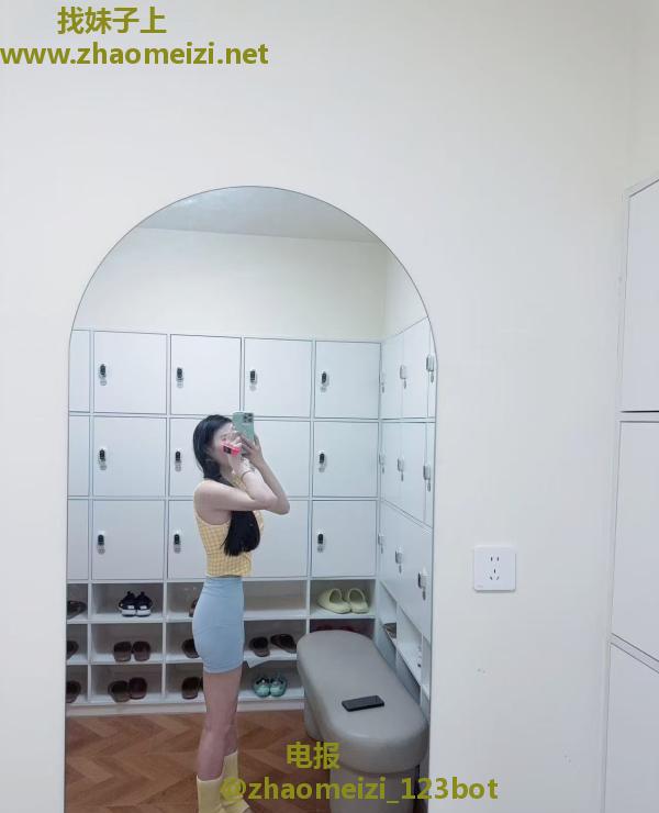 温柔粉嫩小妹妹
