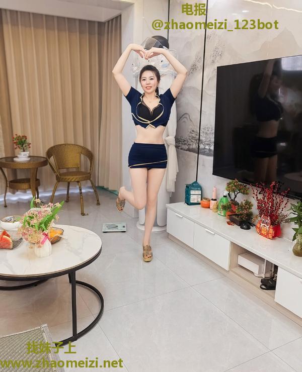 性感闷骚御姐