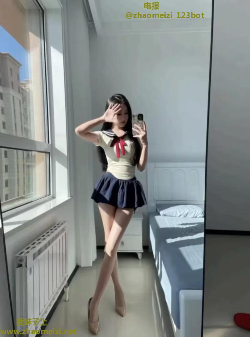 制服诱惑清纯小女友