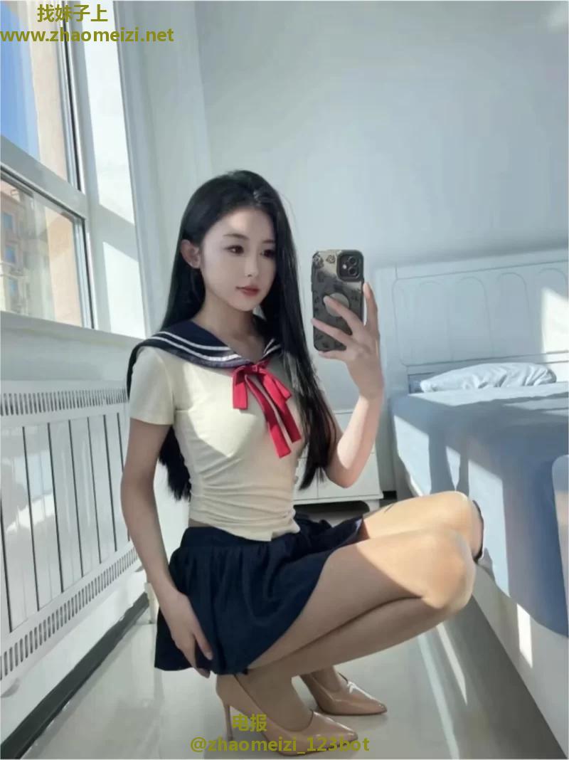 制服诱惑清纯小女友