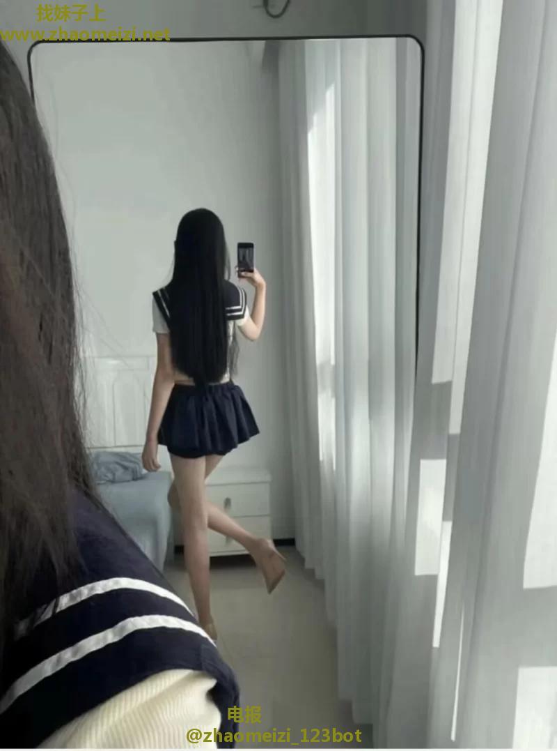制服诱惑清纯小女友