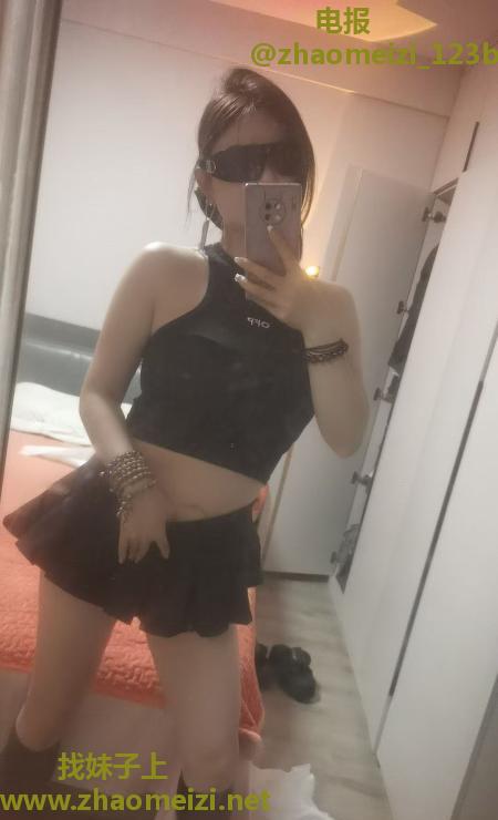 邂逅长腿大奶知言