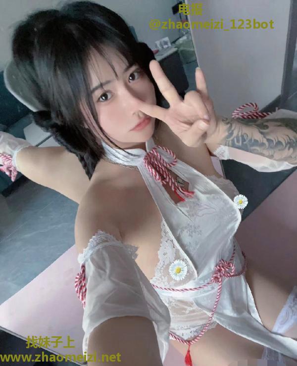 回味武侯制服诱惑骚妹