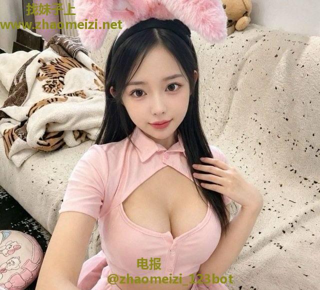 天然大胸颜值小妹