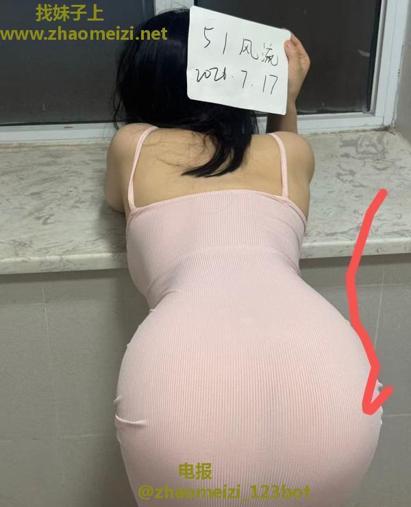 肥臀嫩妹甜甜