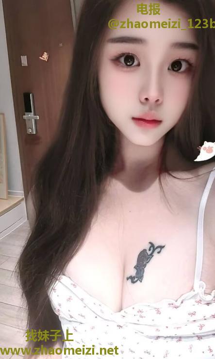 舌吻大胸露露
