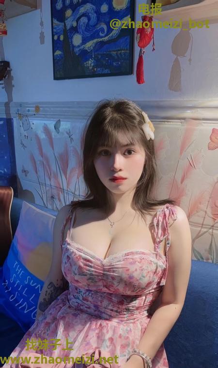 性感短发大胸月儿