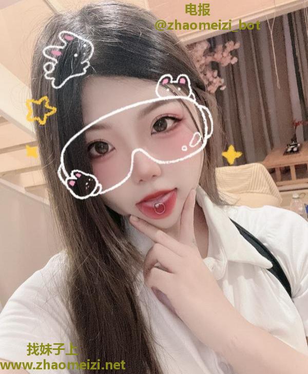 很可爱的小肉感萌妹