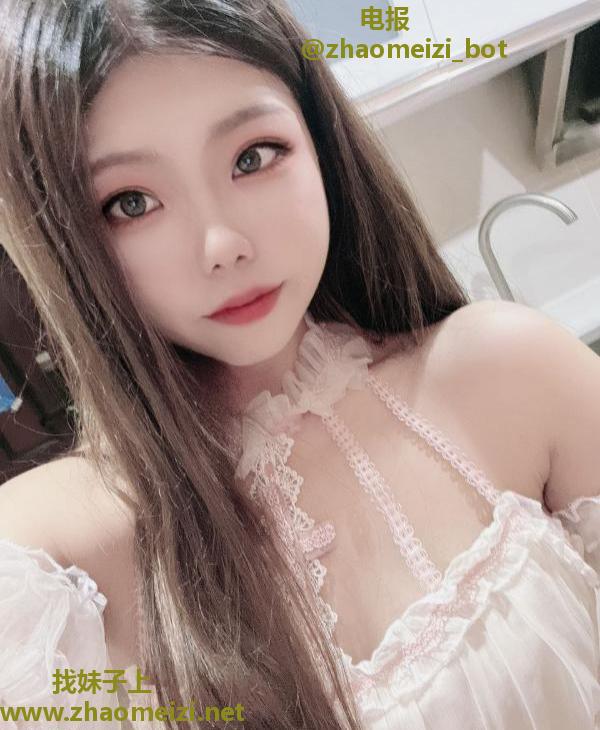 很可爱的小肉感萌妹