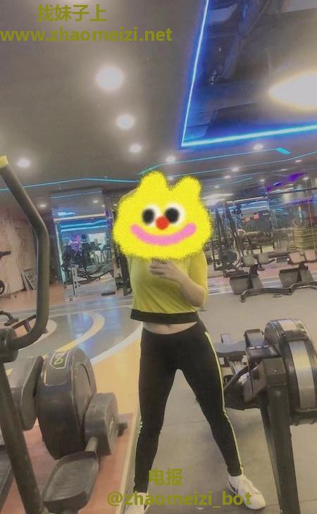 大胸瑜伽半夏