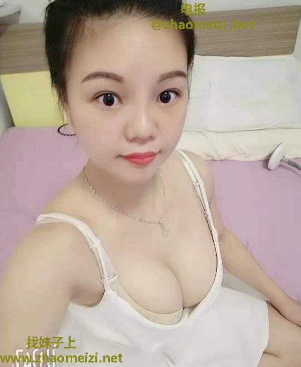 宝安大奶童童