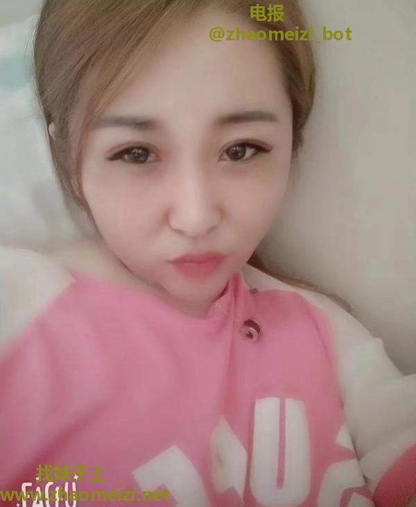 爱吸手指少妇