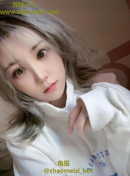 白嫩风颜值少女