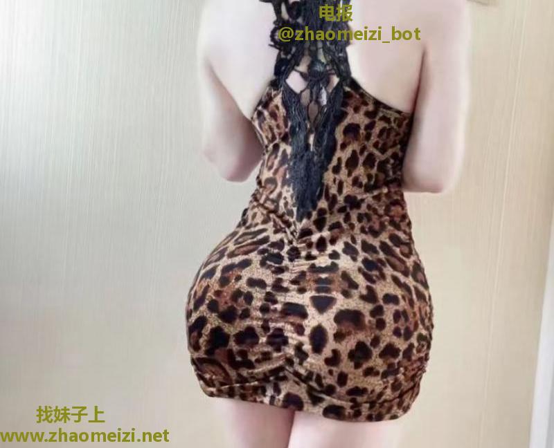 陆慕地铁旁巨乳可舌吻